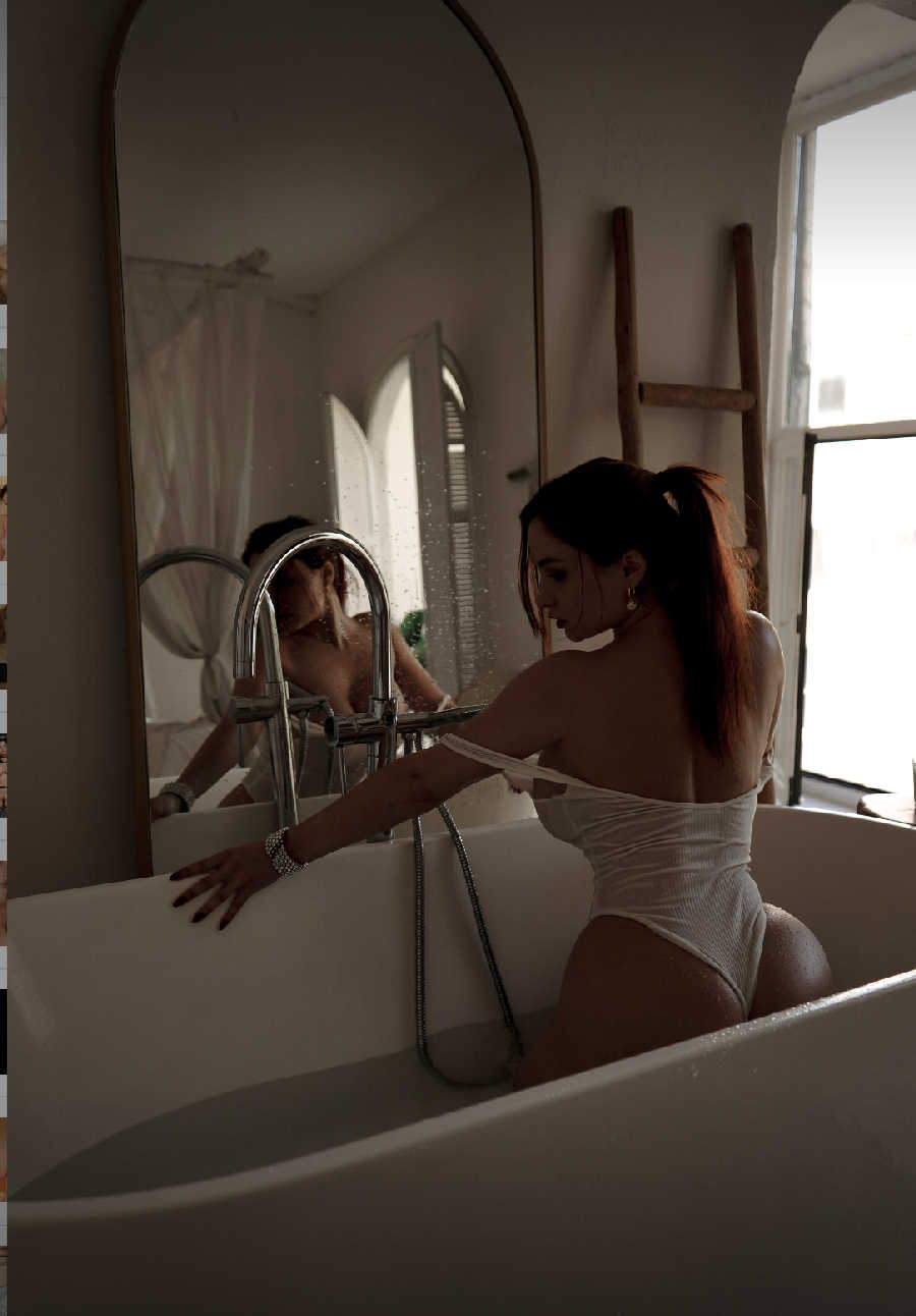 A playful frame from Miranda Faith nude — online in Xining