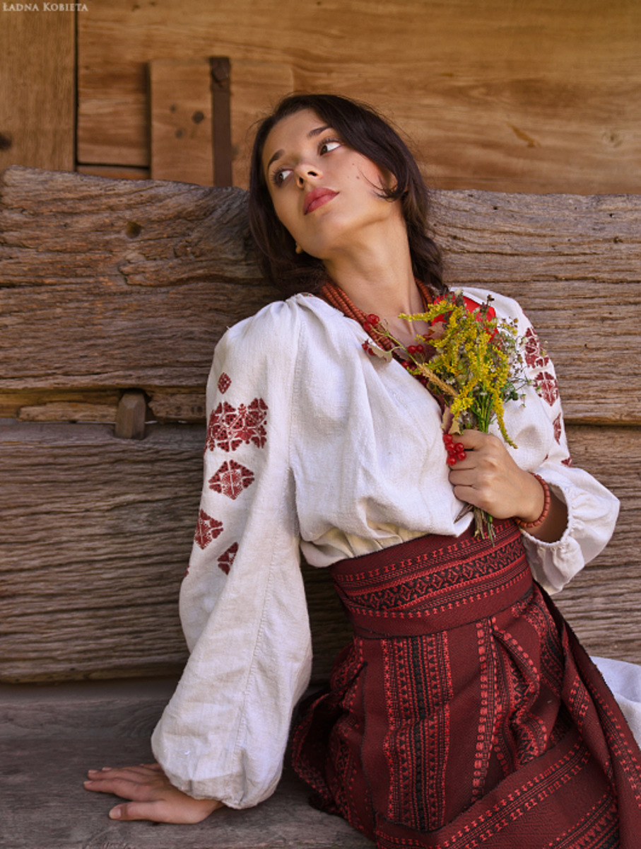 Girls in Slavic costumes in Xining
