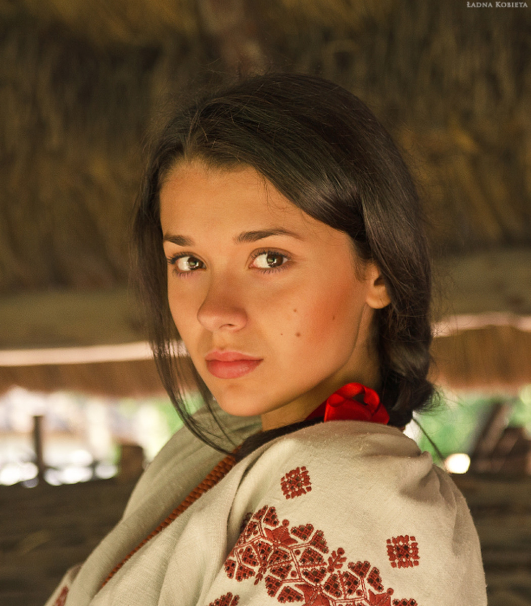Girls in Slavic costumes in Xining