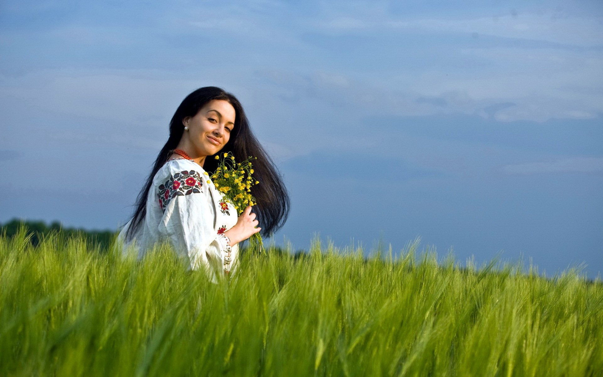 Girls in Slavic costumes in Xining